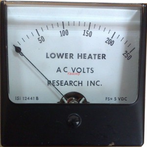 Волтметър 0-250V AC аналогов панелен 80x80mm Research Inc