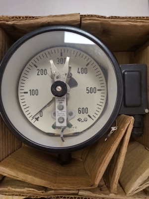 Kонтактен манометър Ф160  измерване от 0 до 600 MPa M20 x 1,5