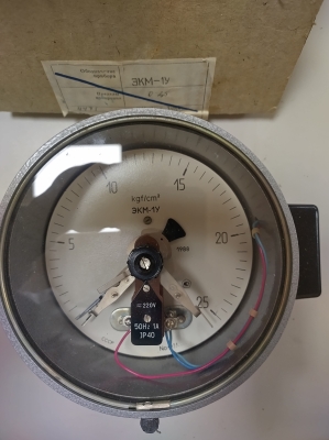 Kонтактен манометър Ф160  измерване от 0 до 25 kgf/cm M20 x 1,5