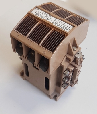 Контактор D40 40A, с бобина 220V AC + помощни контакти