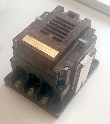 Контактор ID 100 100A, с бобина 220V AC 50/60Hz + помощни контакт 2NO 2NC