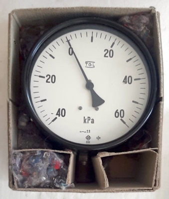 Манометър за вакуум -40...60kPa  ф160mm  радиален М20 кл2.5