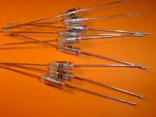 22pF 63V