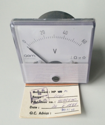 Волтметър 0-60V DC аналогов панелен 80x80mm