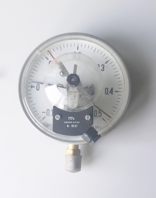 Електроконтактен манометър -0.1-0.5MPa MERA-KFM M-160-R/15