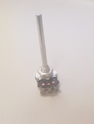 Потенциометър 2.2K 0.25W моно /линеен/ ос D4mm L50mm