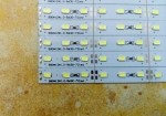 твърда студено бяла светодиодна лента, 72 LED/m smd 5630 (9W/m)