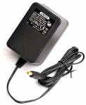 Захранващ адаптер AMIGO AM-0901000V 9VDC/1A с букса 2.1x5.5x9mm