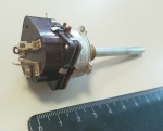 Потенциометър 220KOhm 0.25W, ос ф6мм L64мм