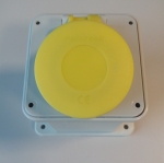 ГНЕЗДОВ ИНДУСТРИАЛЕН КОНТАКТ С КАПАК IP44 100-130V 16A 2P+