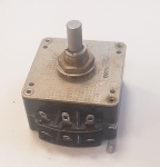 Потенциометър 2x25K RFT, стерео, /линеен/ ос D6mm L20mm