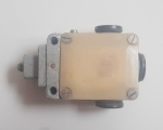 Краен изключвател S870b 380V AC 2.5A AC11 IP54